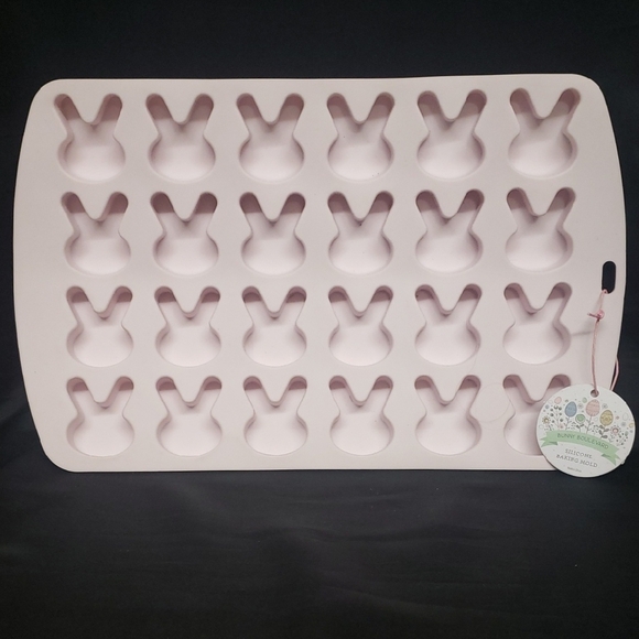 Bunny Boulevard NWT Silicone Bunny Baking Mold Tray - Picture 1 of 4